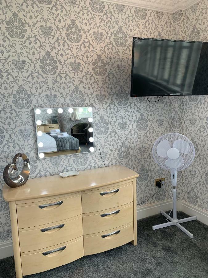 New Boston Guest Accommodation Флийтуд Екстериор снимка